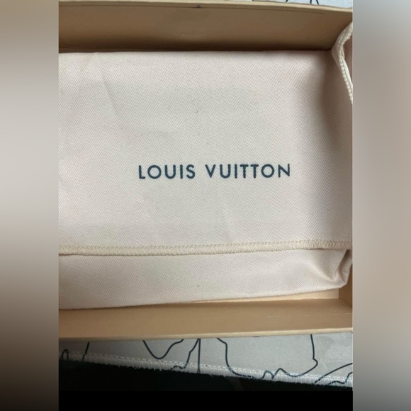 Got it as a gift running short on some cash ..never used - Picture 3 of 6